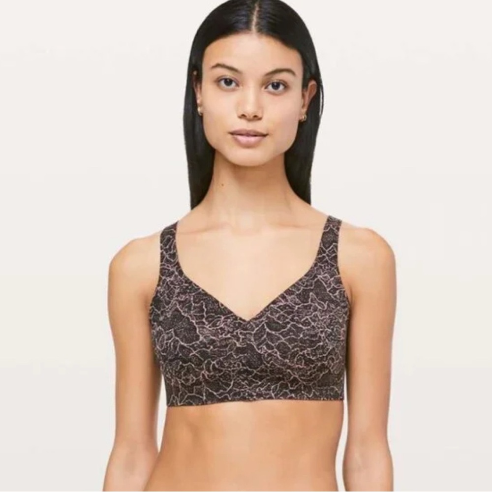 Lululemon Like Nothing Bra in the Lacescape Spanish Rose Black. 32C. Like New